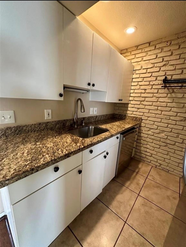 5343 Richmond Avenue - Photo 2