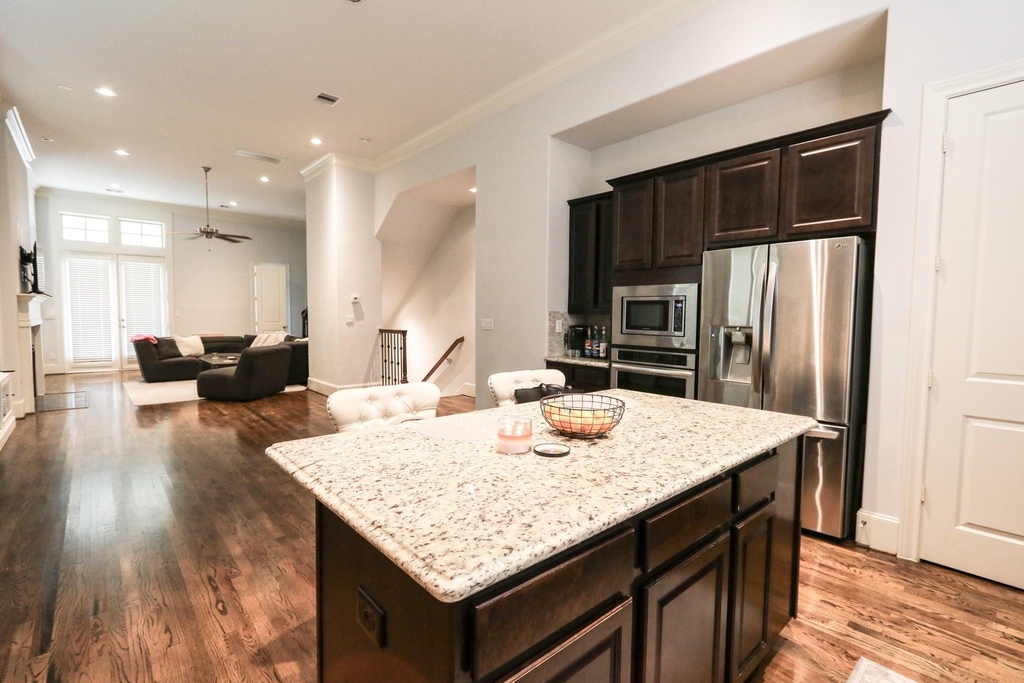2037 Fannin Station N - Photo 16