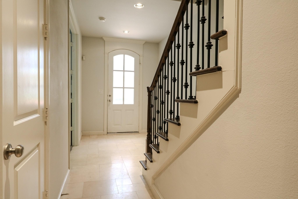 2037 Fannin Station N - Photo 1