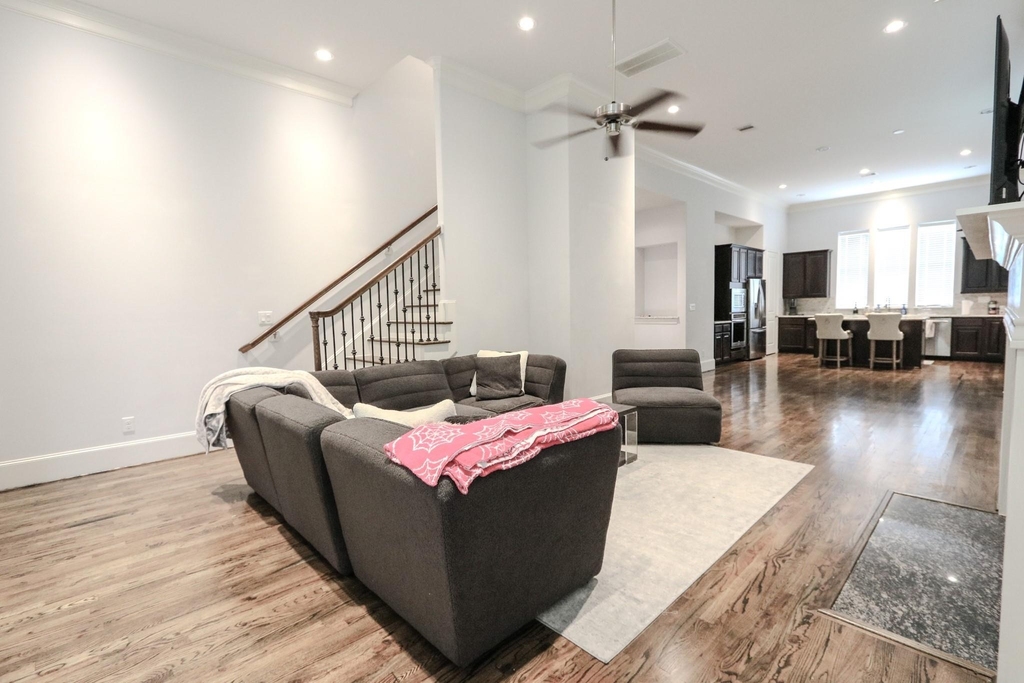 2037 Fannin Station N - Photo 21