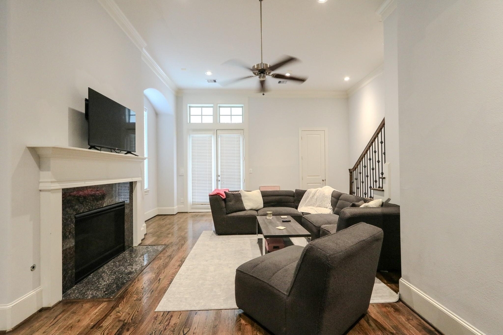 2037 Fannin Station N - Photo 22