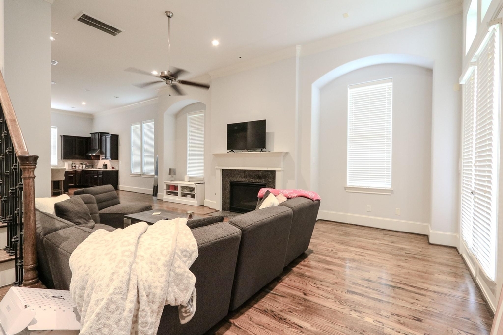 2037 Fannin Station N - Photo 19