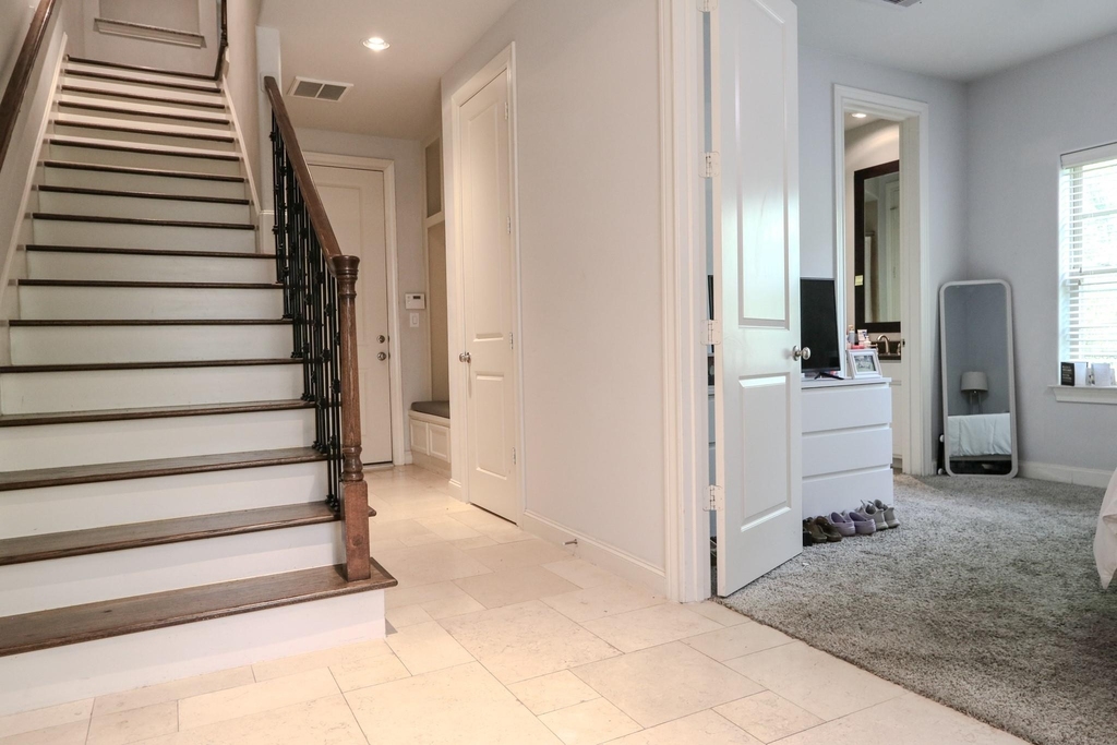 2037 Fannin Station N - Photo 2