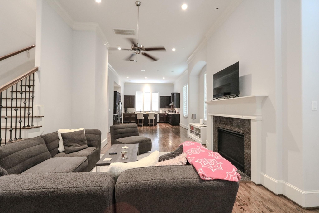 2037 Fannin Station N - Photo 20