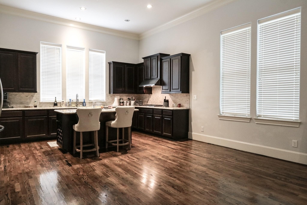 2037 Fannin Station N - Photo 13