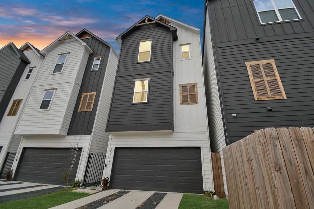 2015 Cochran Street - Photo 0