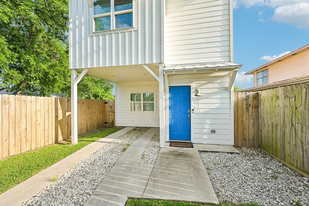 210 Garrotsville Street - Photo 10