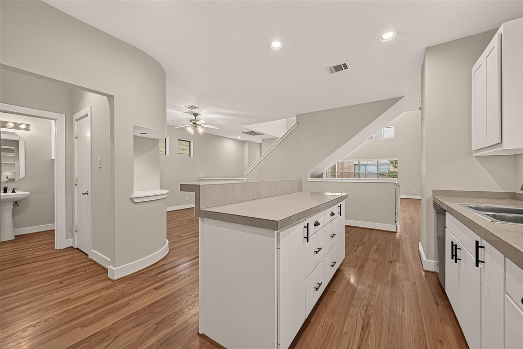 733 W 22nd Street - Photo 21
