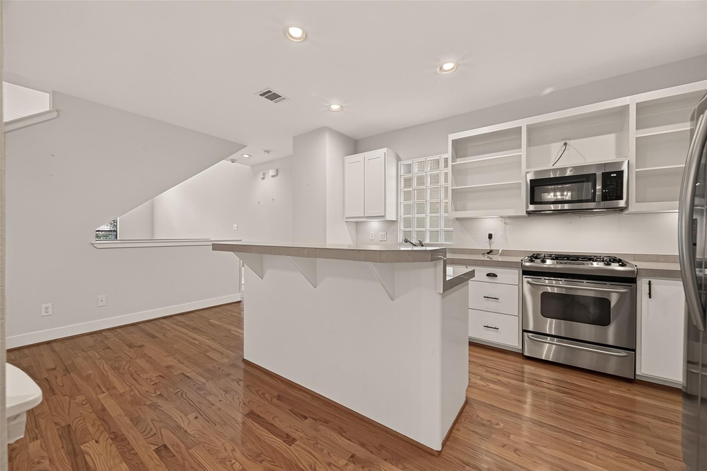 733 W 22nd Street - Photo 18