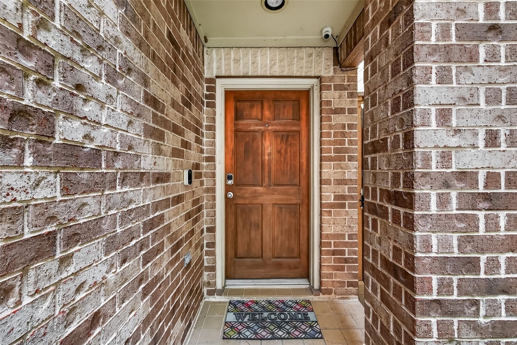 733 W 22nd Street - Photo 1