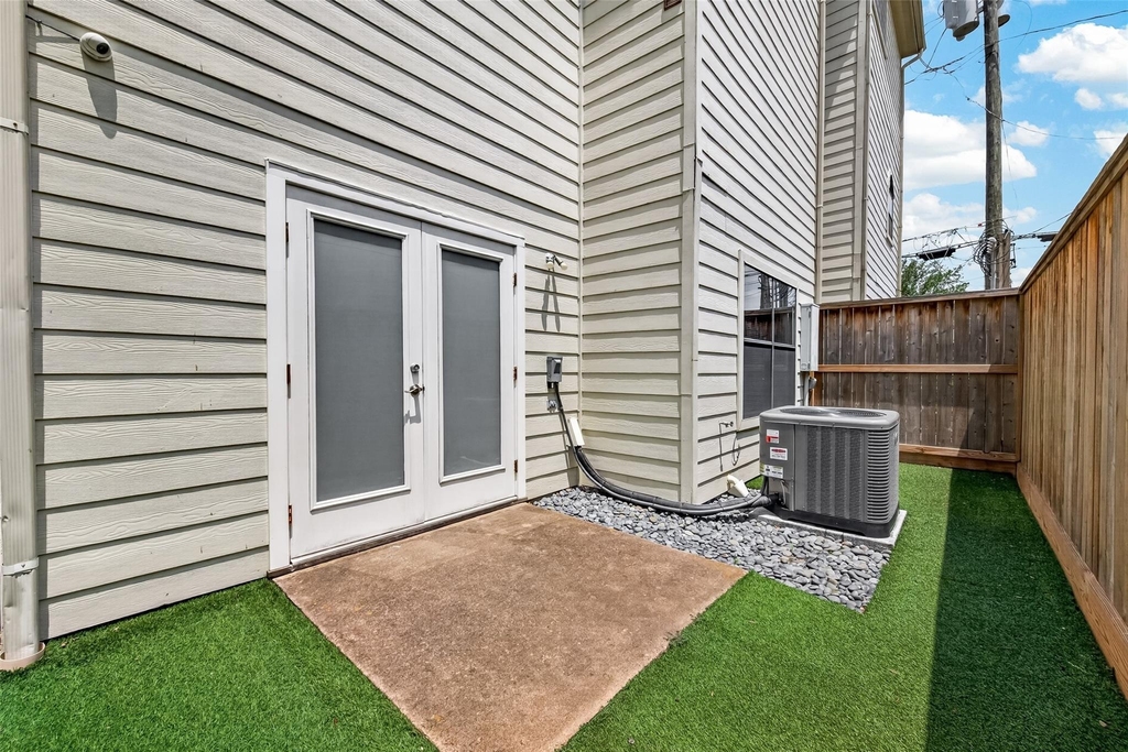 733 W 22nd Street - Photo 33