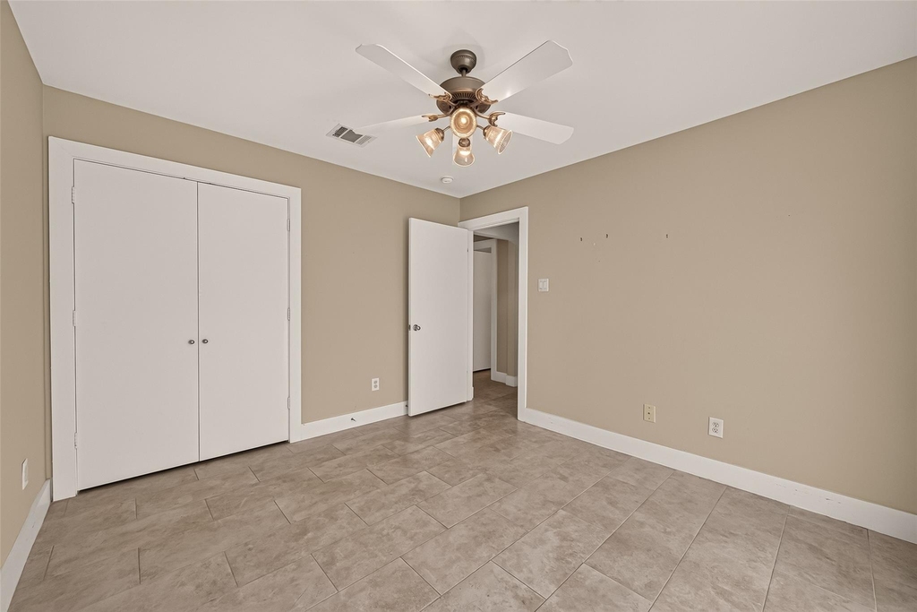 733 W 22nd Street - Photo 3