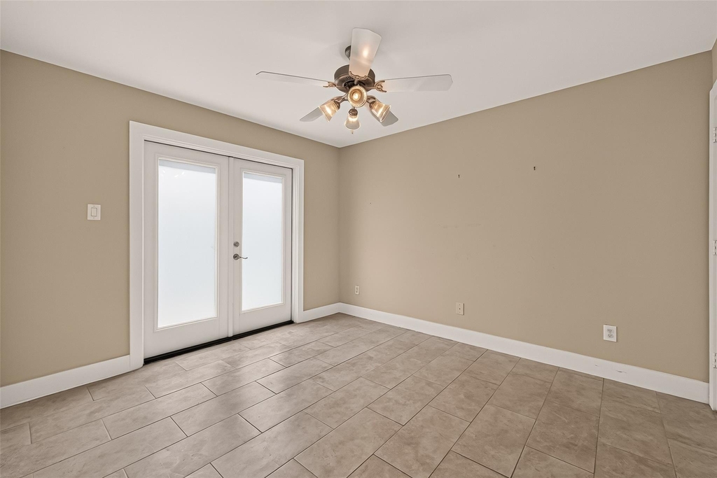 733 W 22nd Street - Photo 4