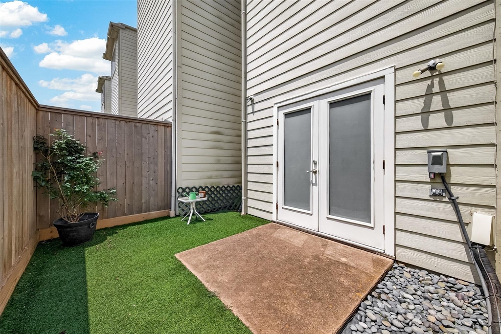 733 W 22nd Street - Photo 34