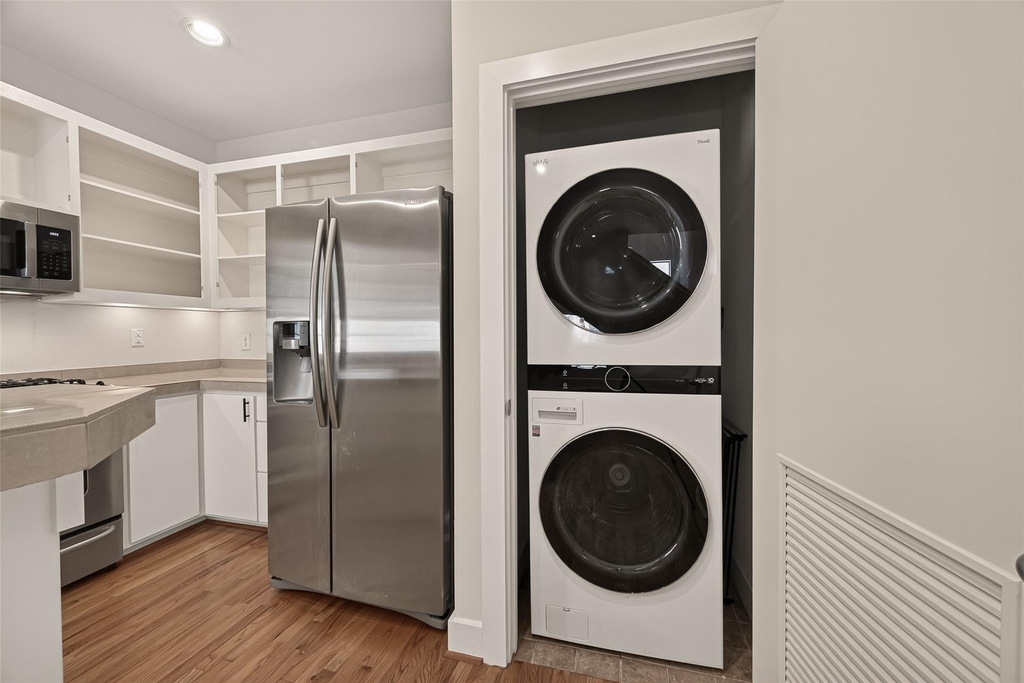 733 W 22nd Street - Photo 19