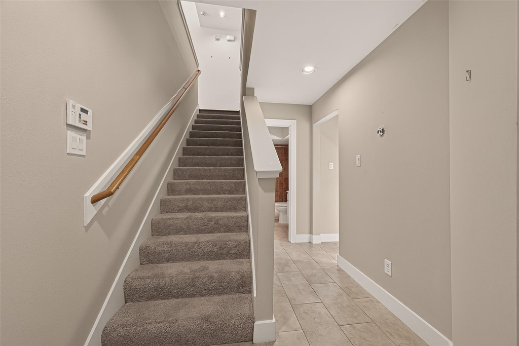 733 W 22nd Street - Photo 9