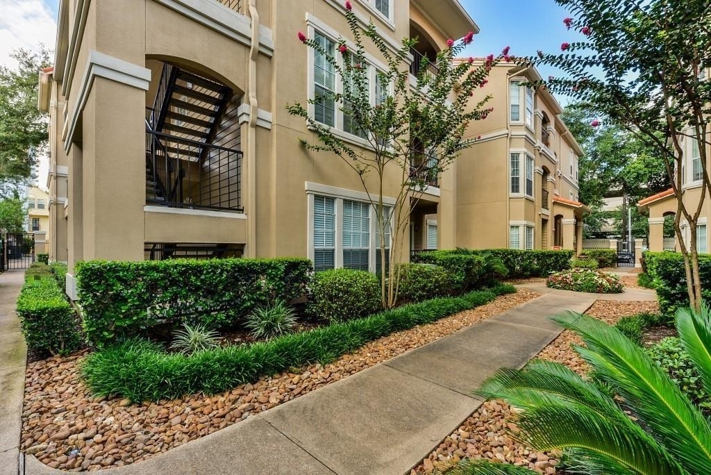 3231 Allen Parkway - Photo 2