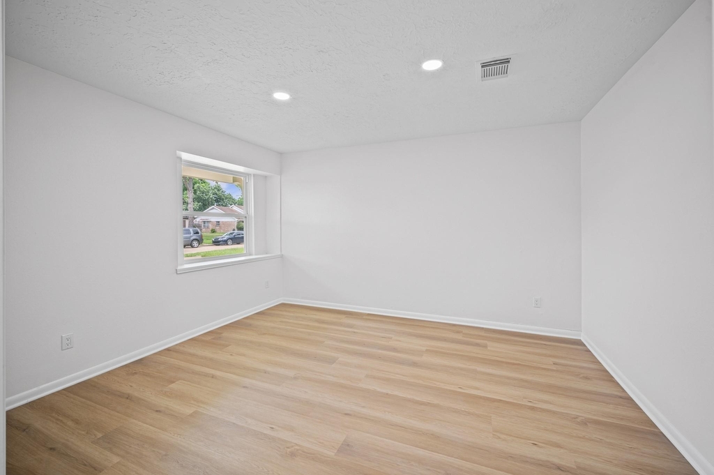 10935 Silkwood Drive - Photo 3