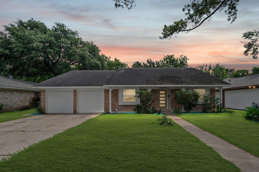 10935 Silkwood Drive - Photo 0