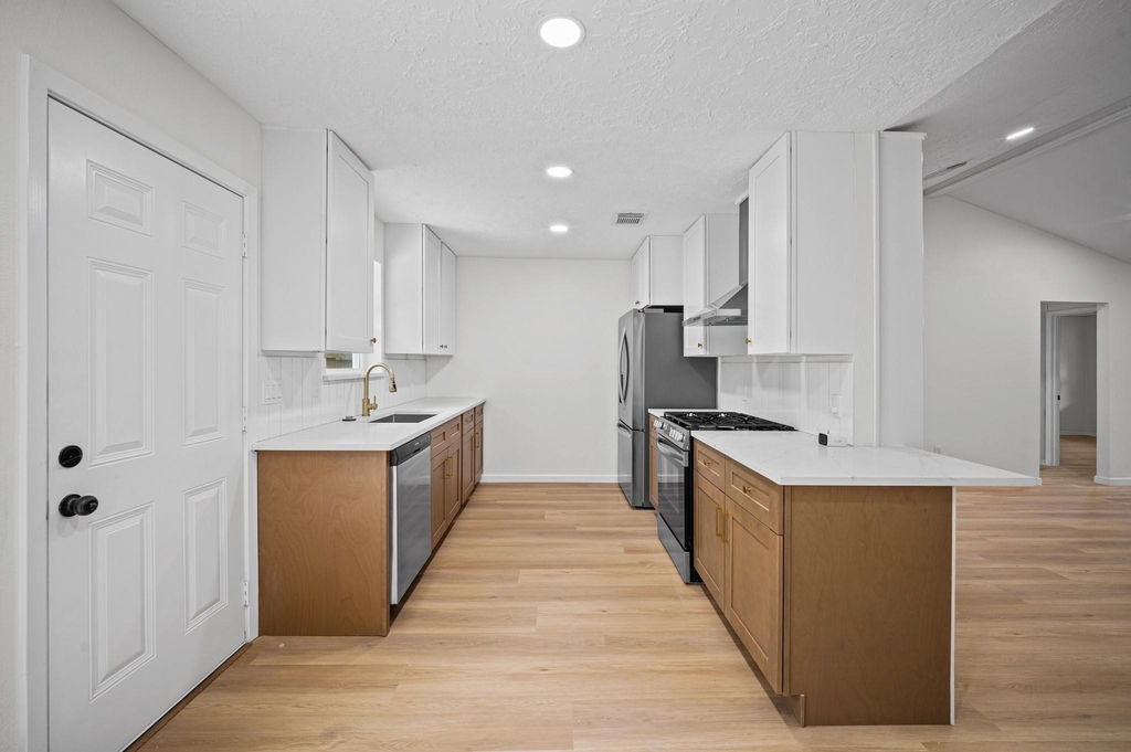 10935 Silkwood Drive - Photo 8