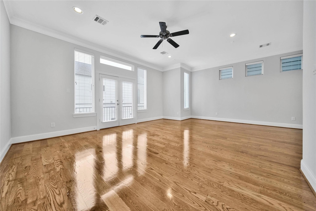 626 E 28th Street - Photo 11