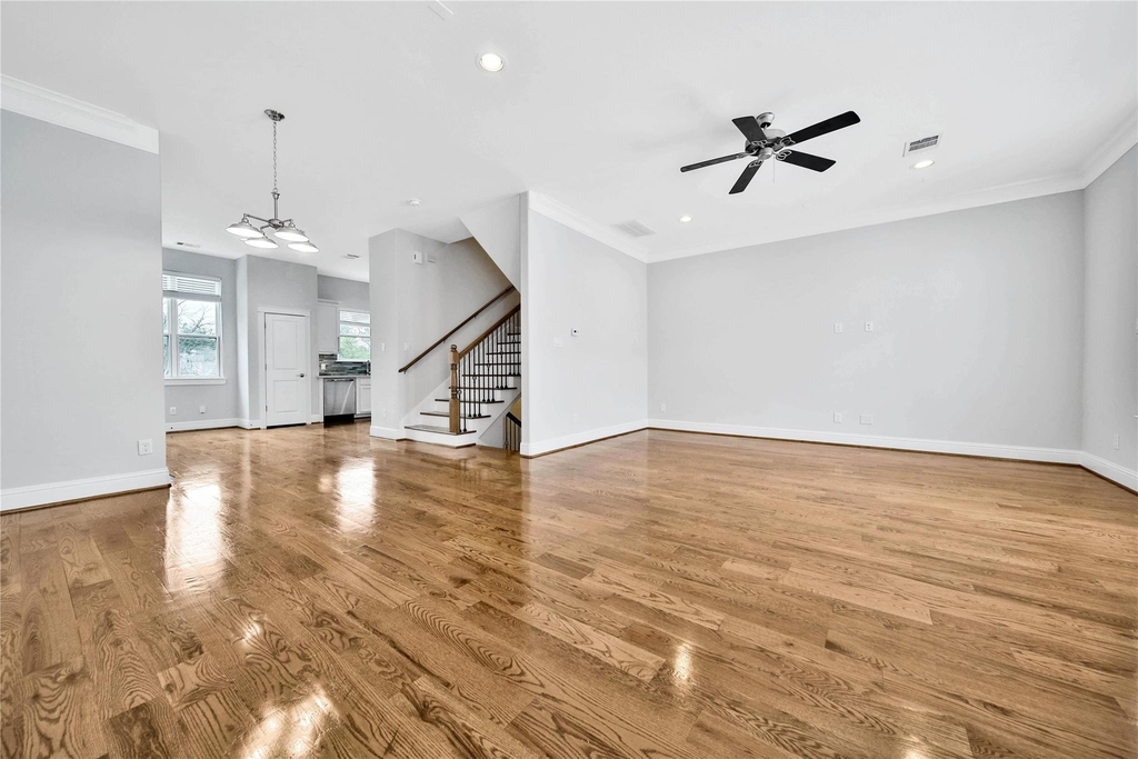 626 E 28th Street - Photo 4