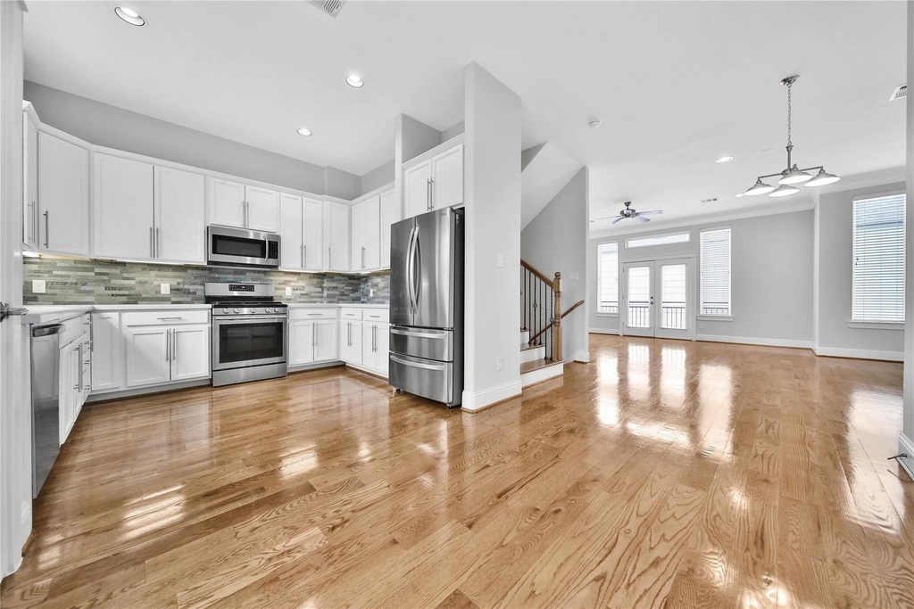 626 E 28th Street - Photo 6