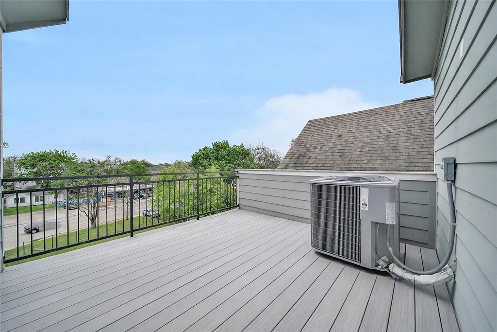 626 E 28th Street - Photo 31