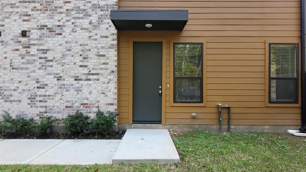 2509 Appian Way Way - Photo 1