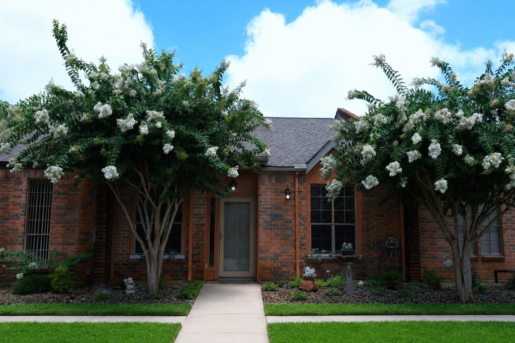 107 Manor Place - Photo 0