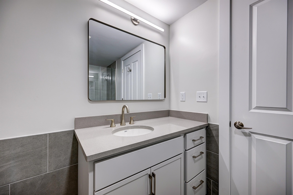 2059 Lafayette - Photo 16