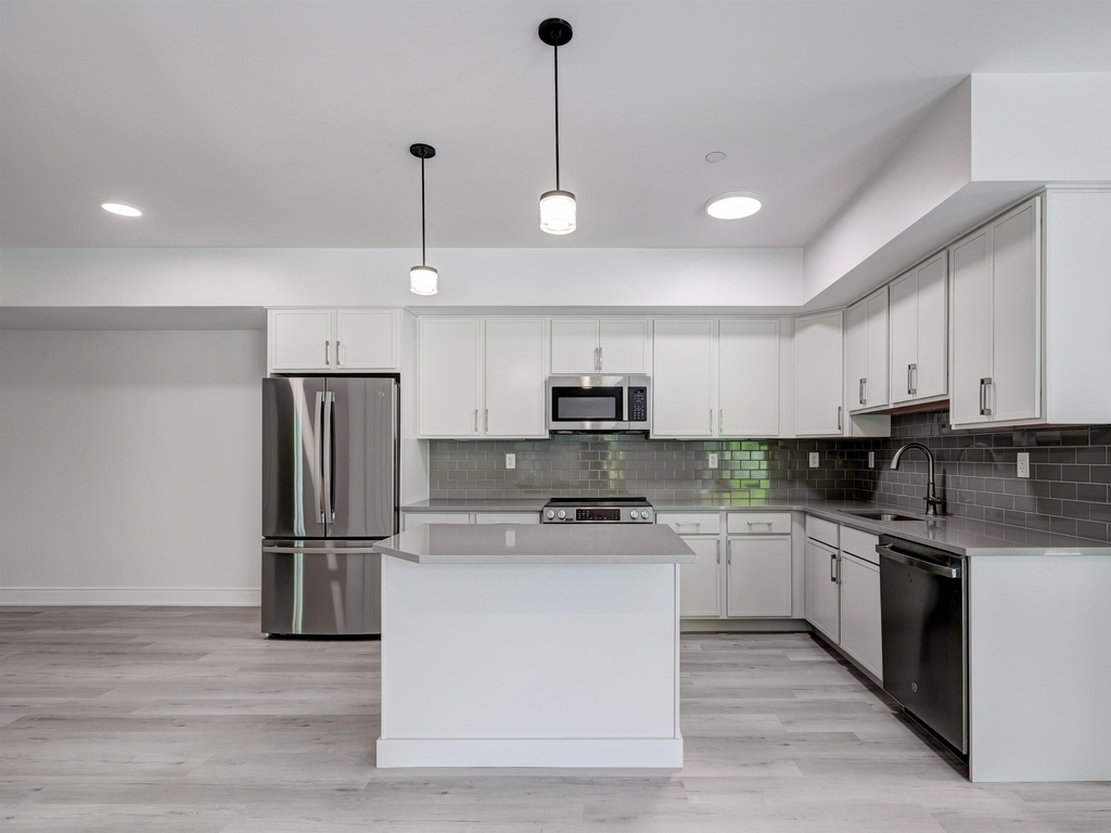 2059 Lafayette - Photo 7