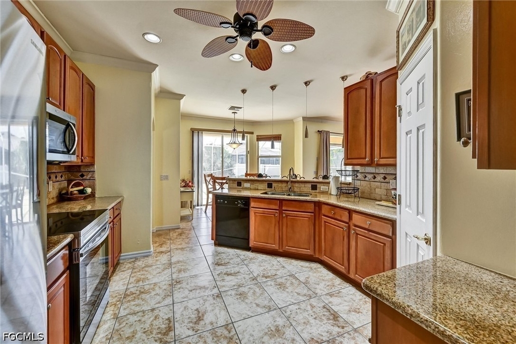 311 Sw 32nd Place - Photo 27
