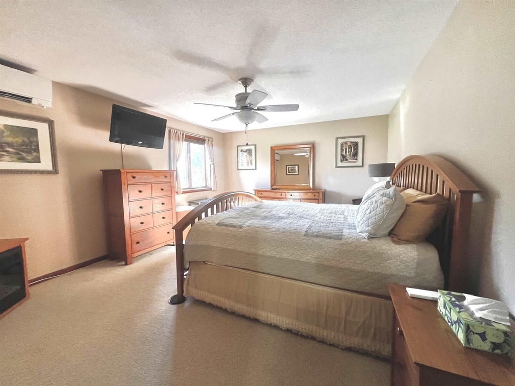 155 Dorr - Photo 3