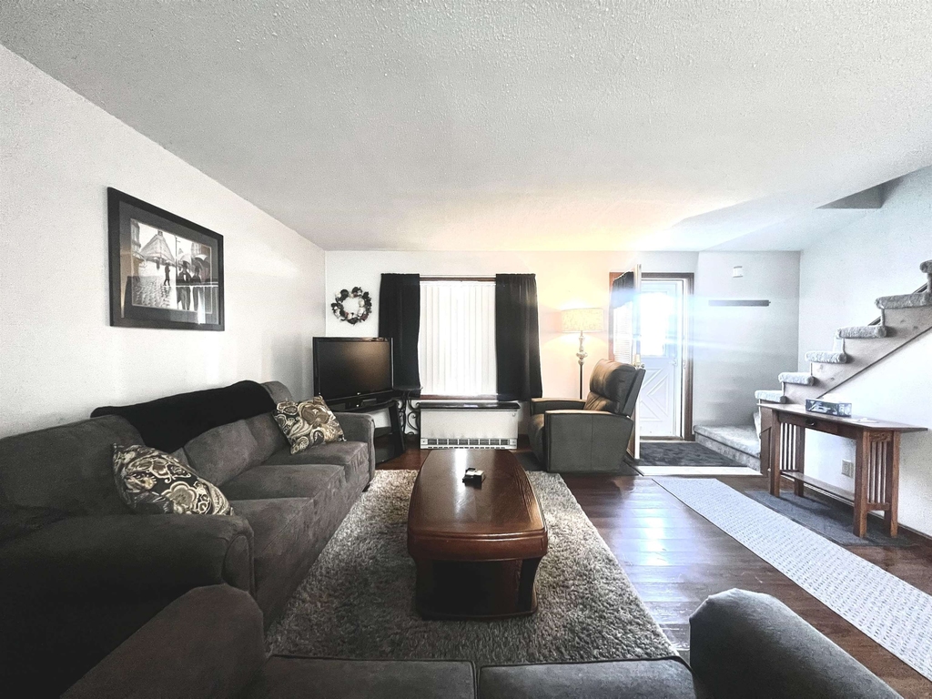 155 Dorr - Photo 0