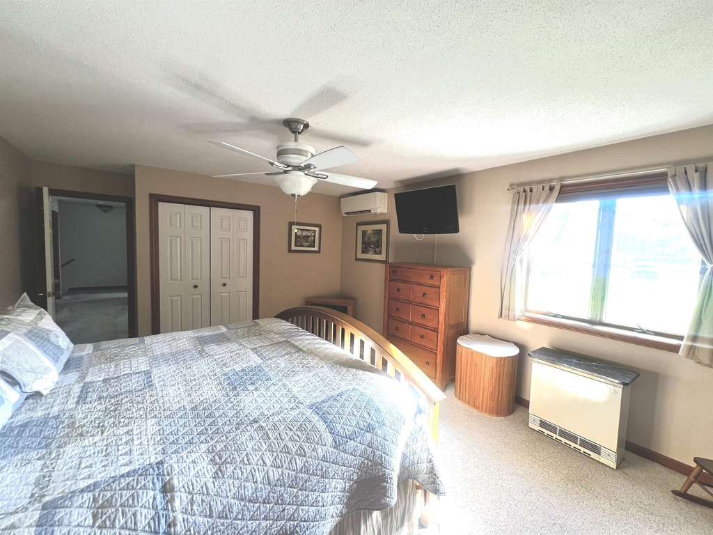 155 Dorr - Photo 2
