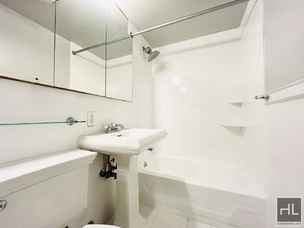 East 5 Street - Photo 3