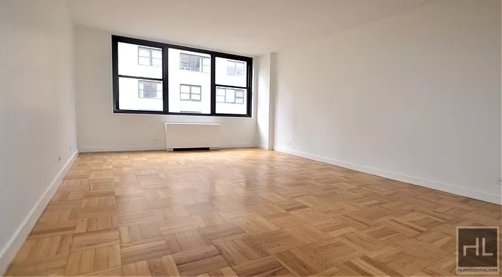 East 49 Street - Photo 0
