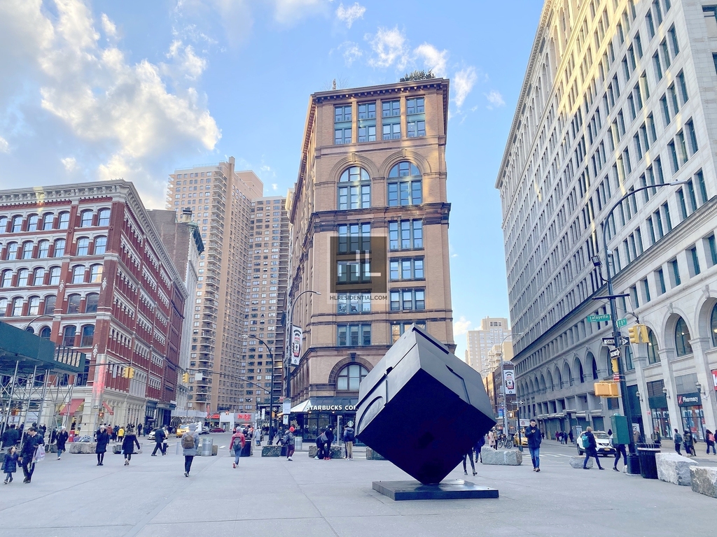East 6th Street - Photo 5