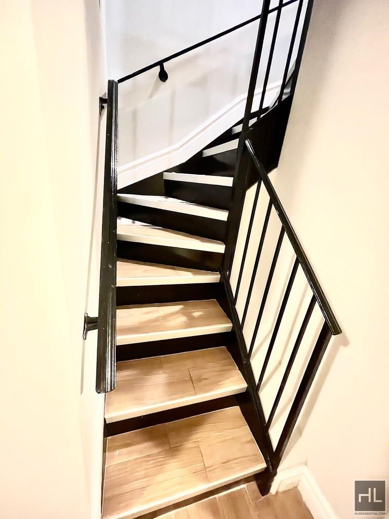 East 13 Street - Photo 9