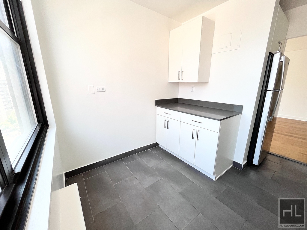 East 27th Street - Photo 2