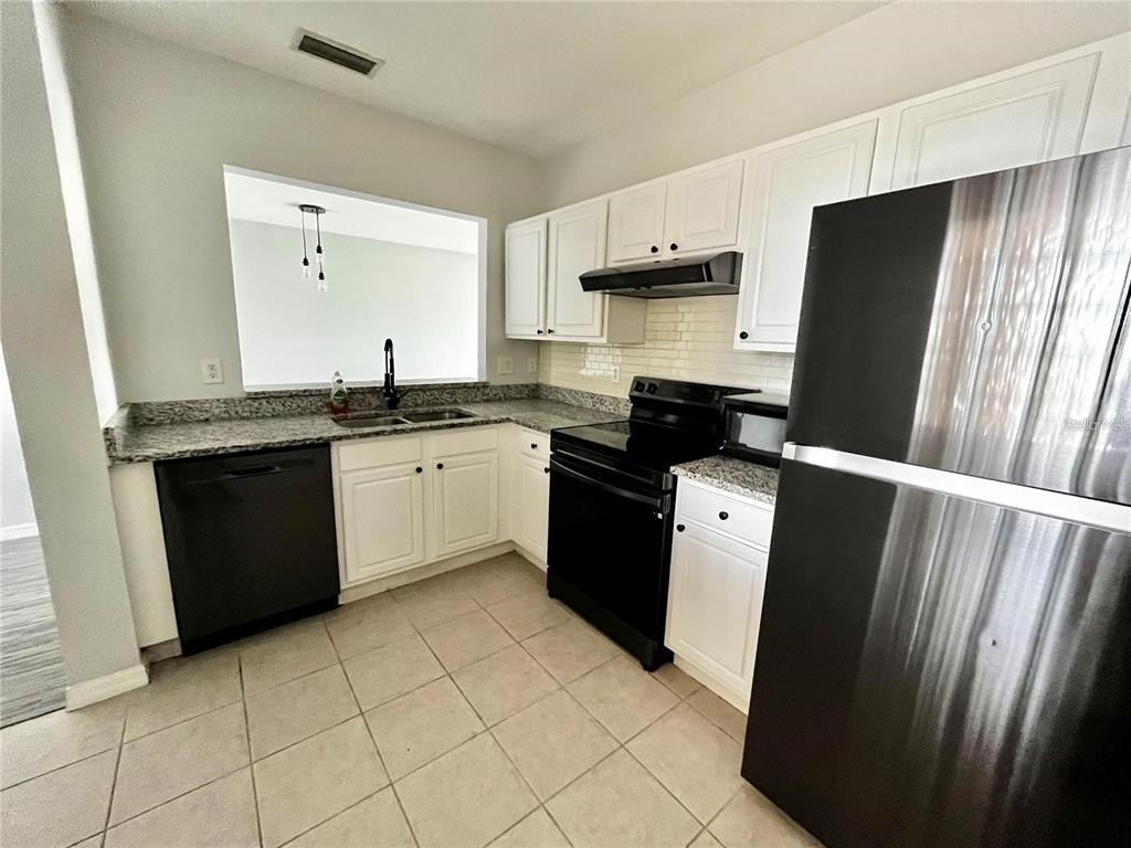 6011 Skydale Way - Photo 2