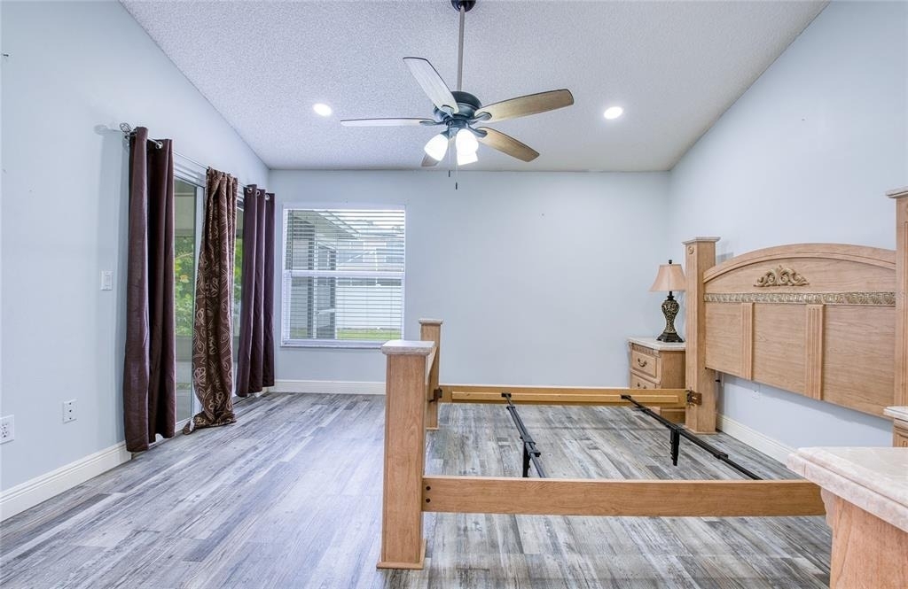 2390 Bentley Dr - Photo 18
