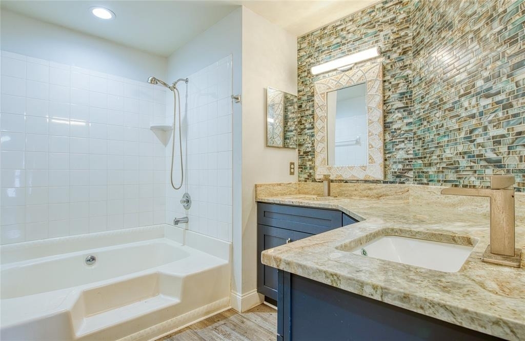 2390 Bentley Dr - Photo 21