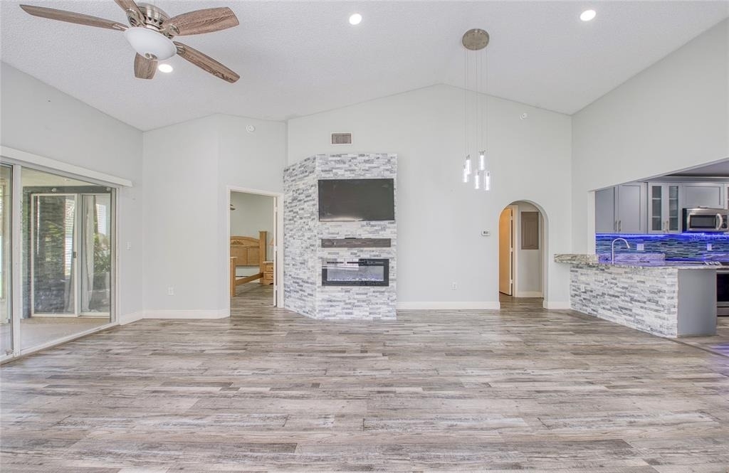 2390 Bentley Dr - Photo 8