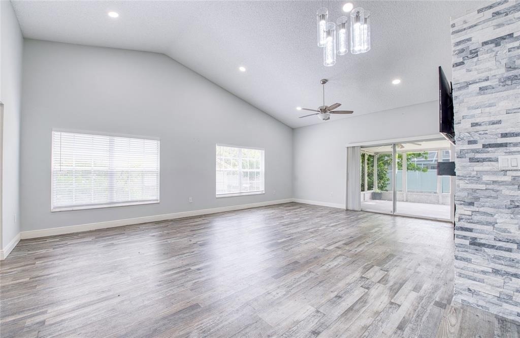 2390 Bentley Dr - Photo 3