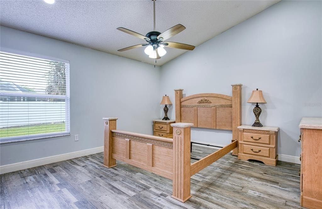 2390 Bentley Dr - Photo 17