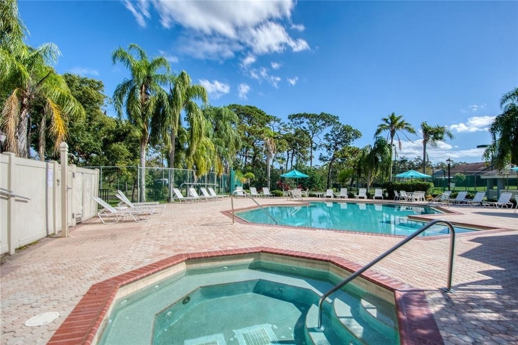 2390 Bentley Dr - Photo 43