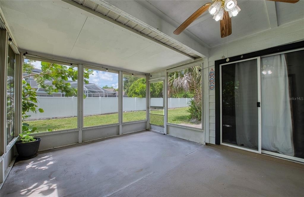 2390 Bentley Dr - Photo 37