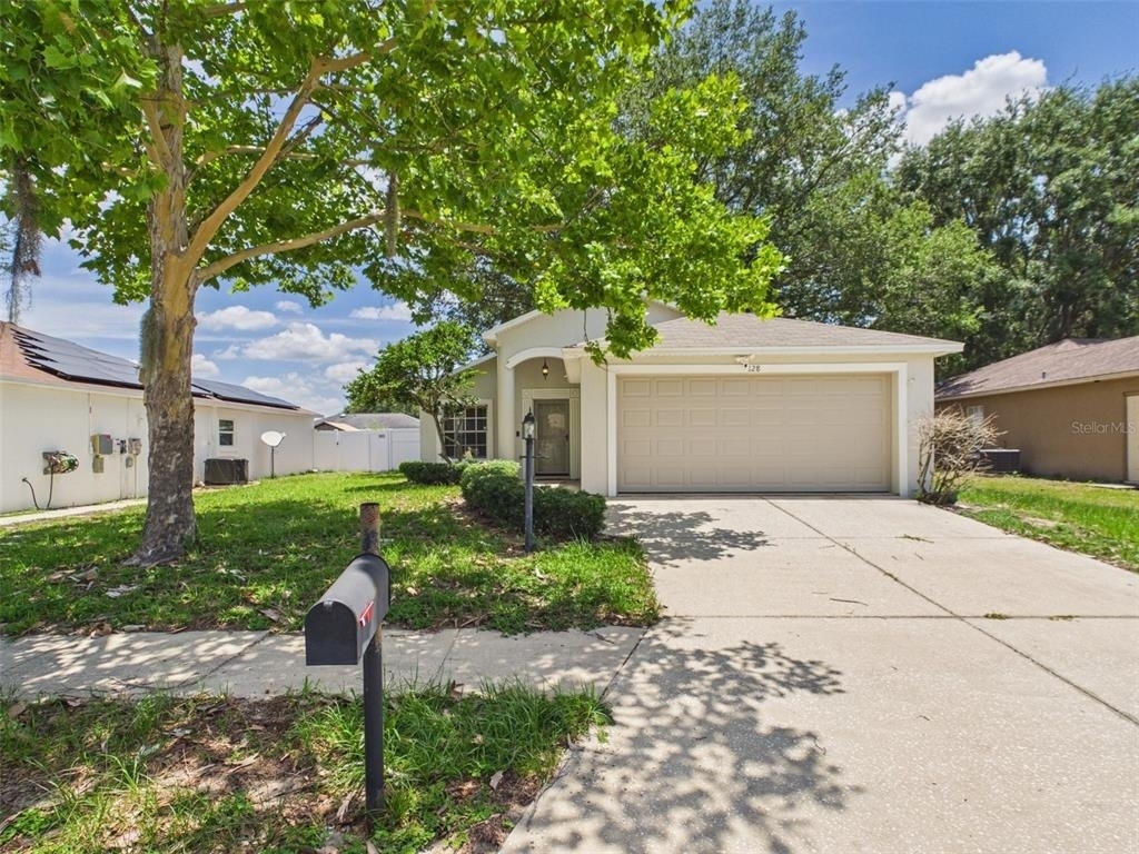 128 Eagle Point Boulevard - Photo 0